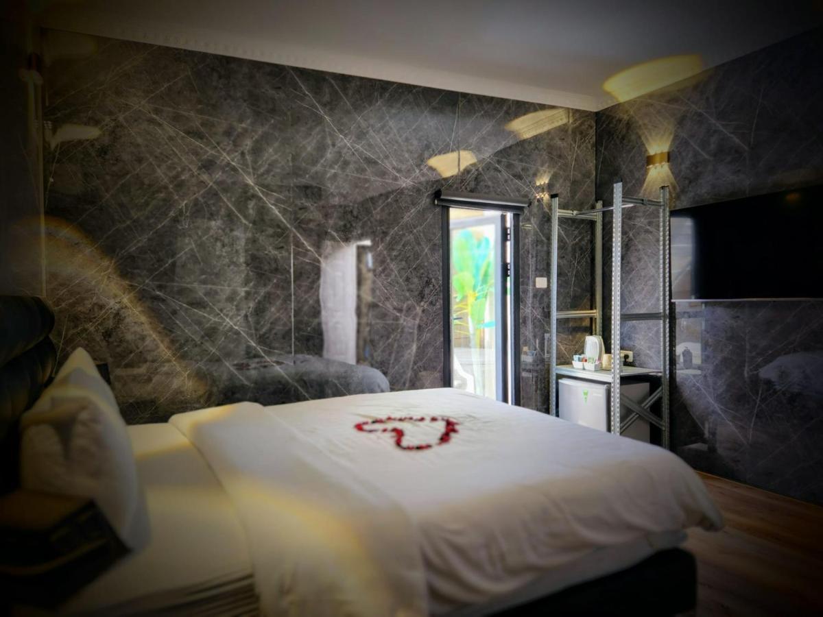 Mash Hotel *